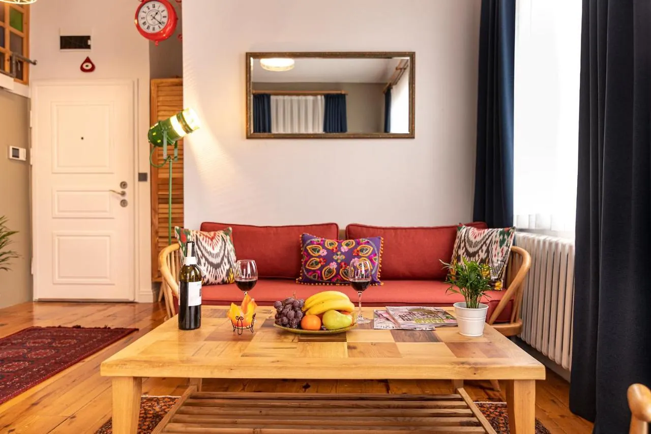 The Istanbuller Apartment 0*, Istanbul